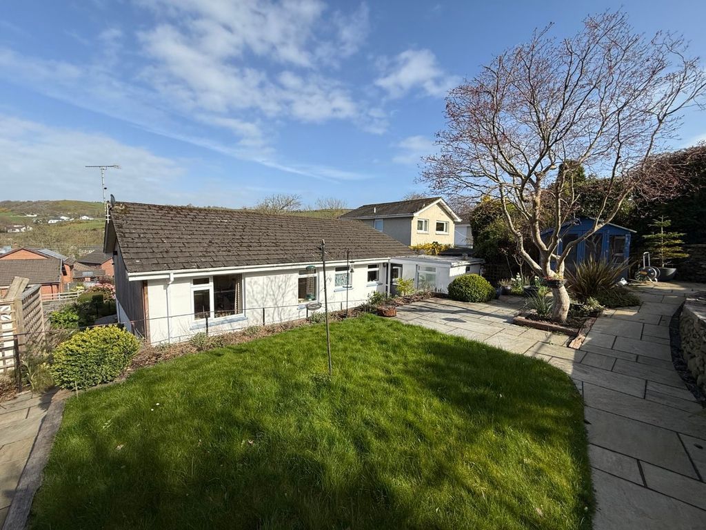 Property photo 2 of 43