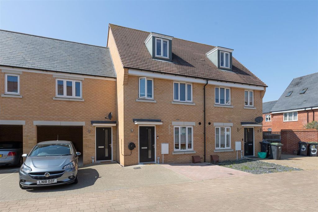 Property photo 1 of 16 Crick Road