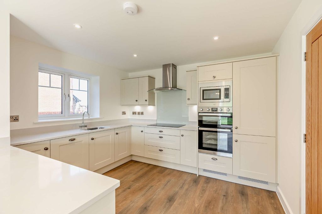 Property photo 2 of 17 Kitchen