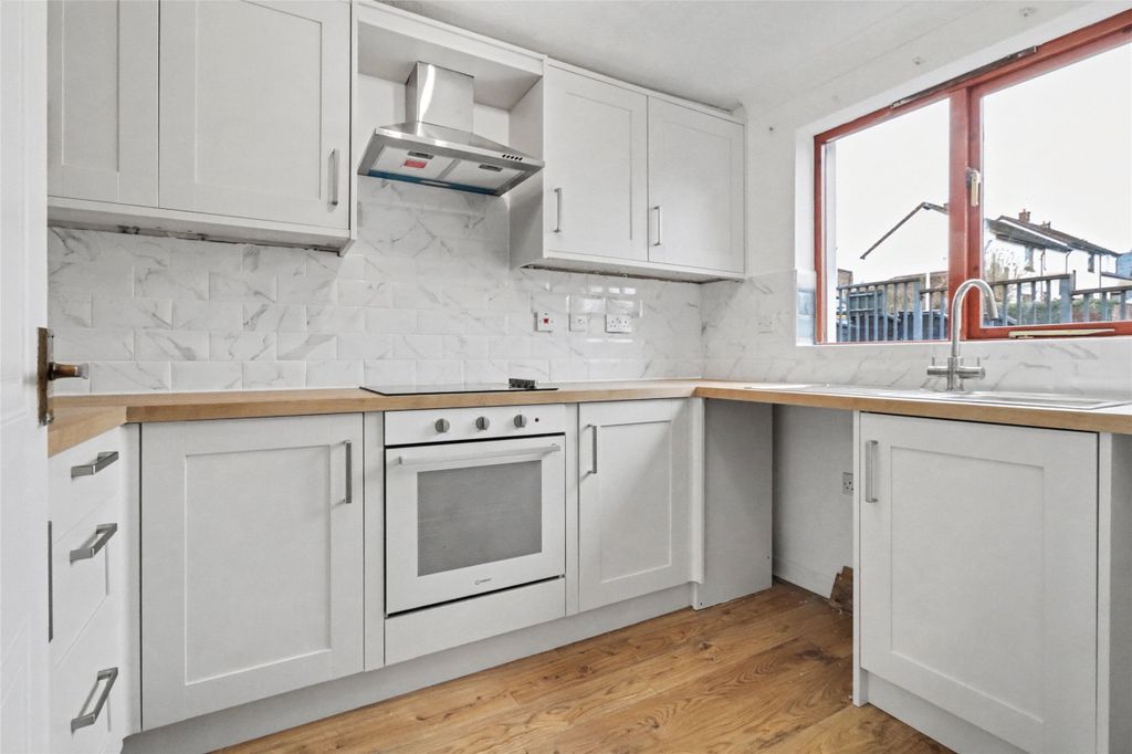 Property photo 2 of 8 2 - Picture No. 07