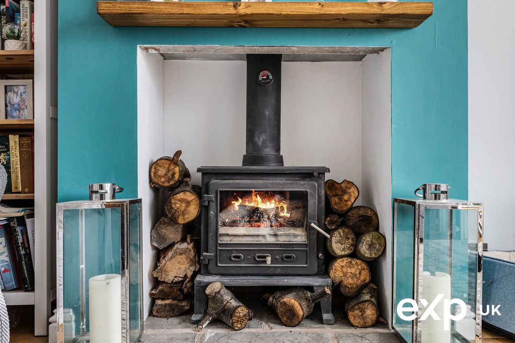 Property photo 2 of 42