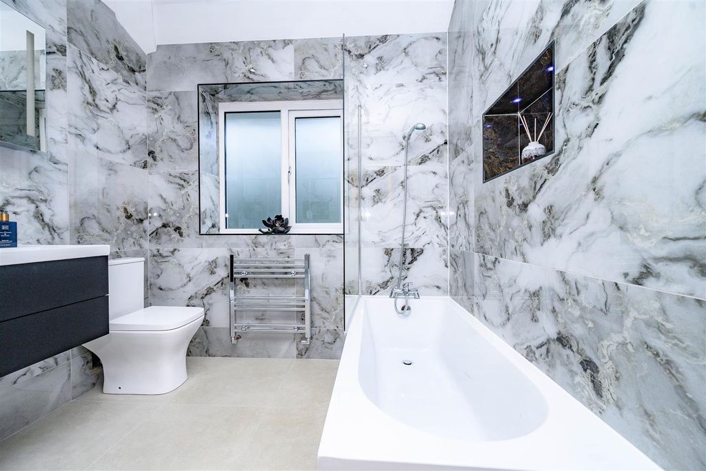 Property photo 3 of 23 Family Bathroom