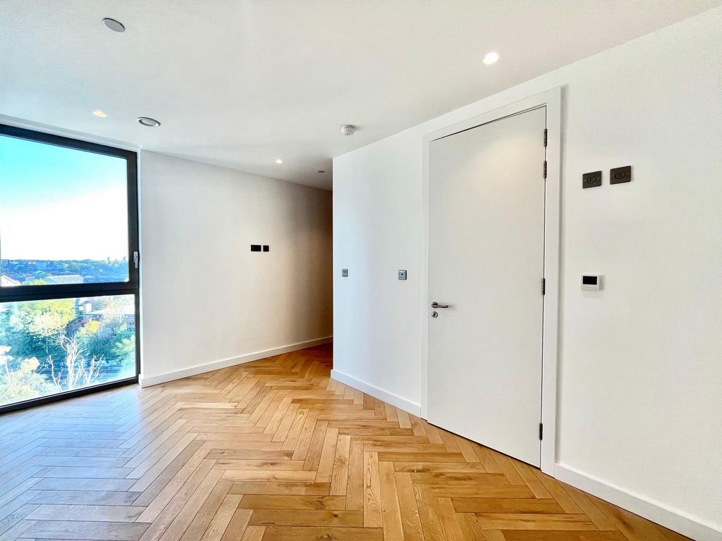 Property photo 3 of 16 Photo 13