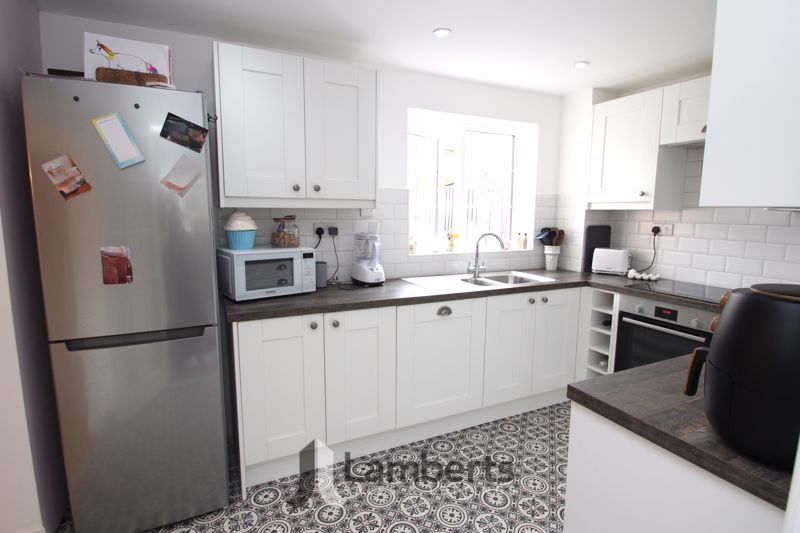 Property photo 3 of 18 Kitchen