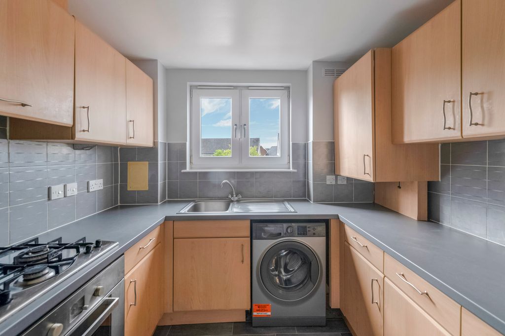 Property photo 3 of 16 06