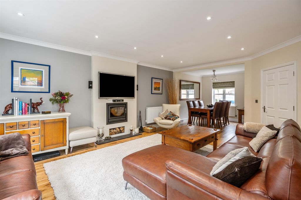 Property photo 2 of 18 30 Tutnall Drive_5.Jpg