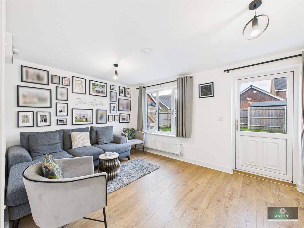 Property photo 2 of 18 Living Room