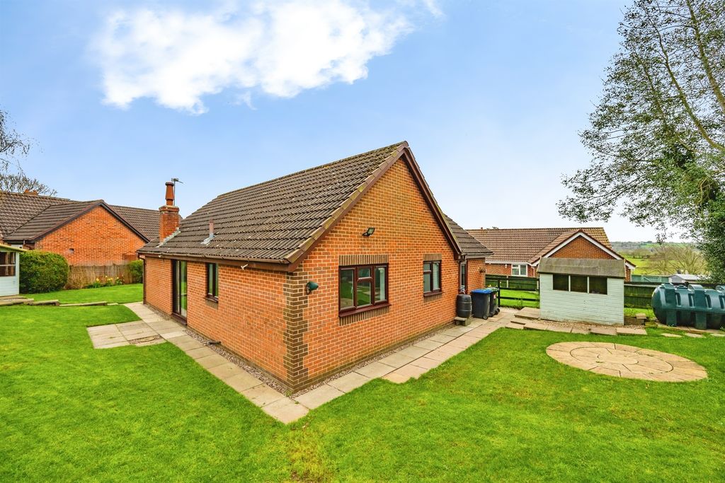 Property photo 2 of 19 Gardens: