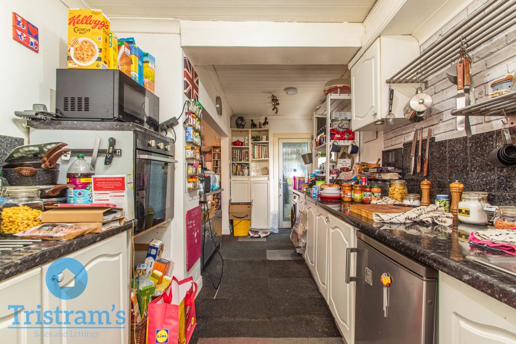 Property photo 2 of 20