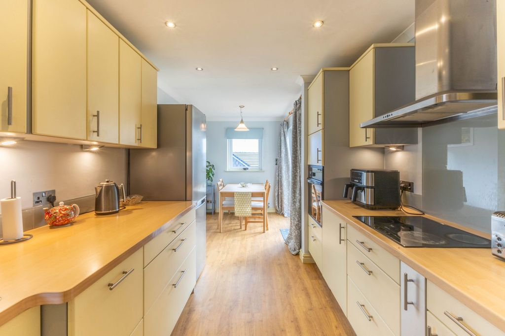 Property photo 3 of 22