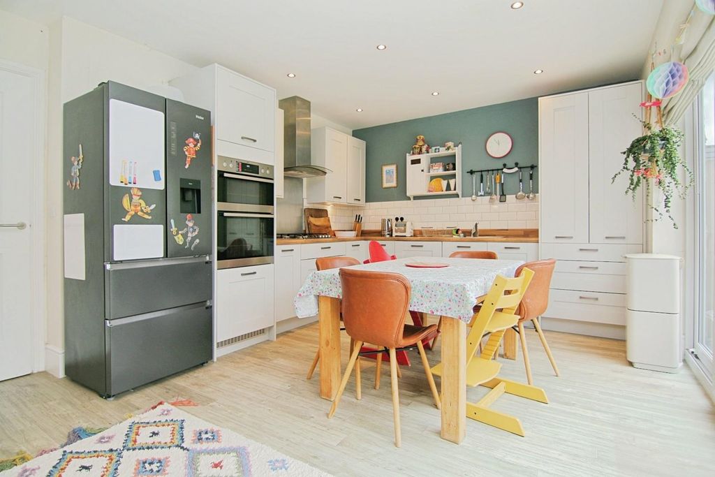 Property photo 2 of 19 Dining Kitchen