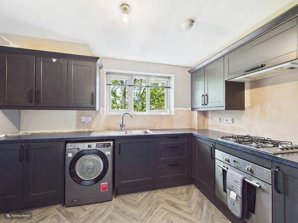 Property photo 2 of 8 Kitchen