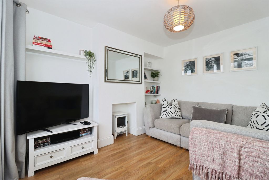 Property photo 2 of 20