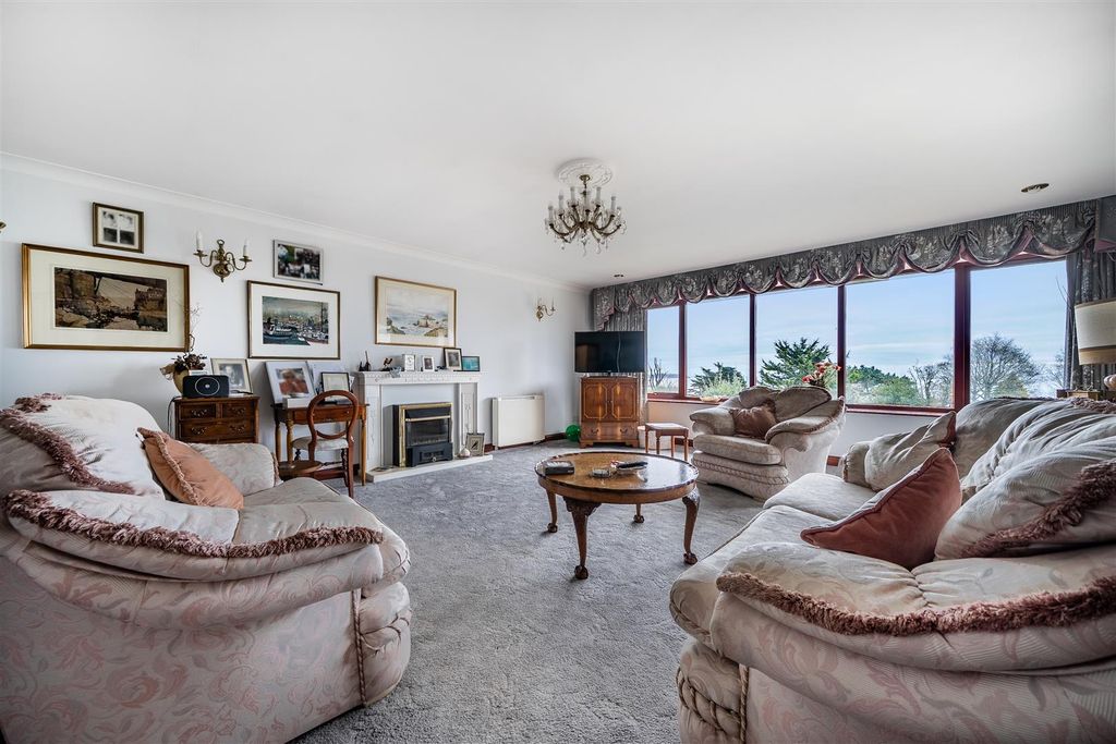 Property photo 3 of 25