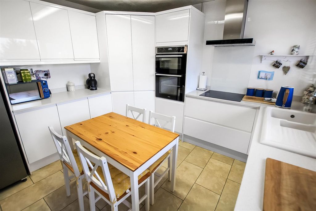 Property photo 3 of 16 Kitchen (1).Jpg