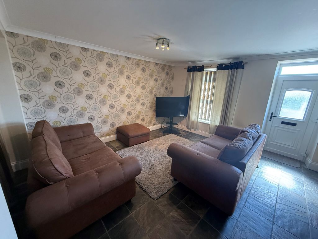 Property photo 2 of 11 Lounge