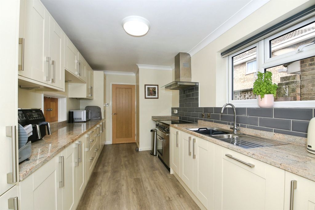 Property photo 2 of 20