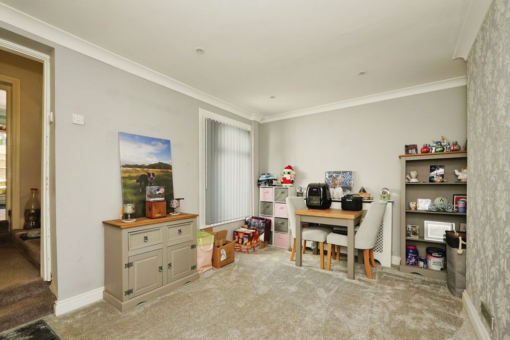 Property photo 3 of 12 Pbox-Img.Jpg
