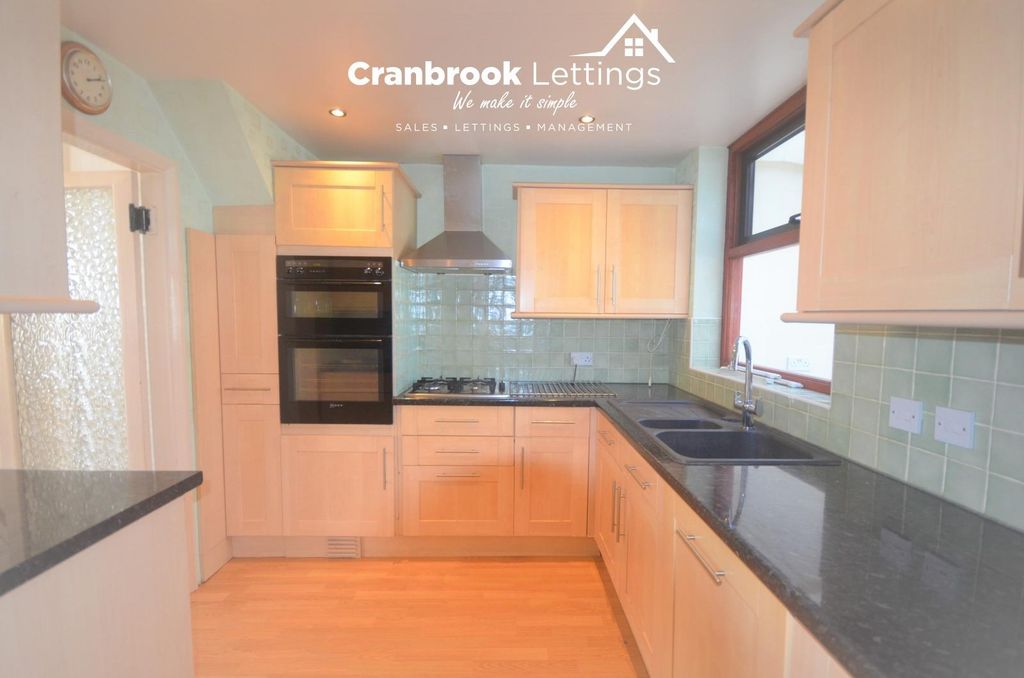 Property photo 1 of 10 Three Bedroom House