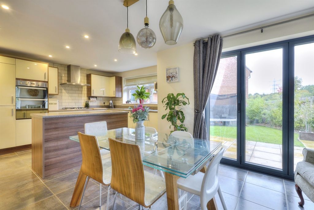 Property photo 3 of 23