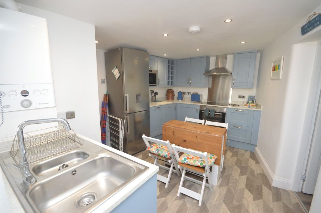 Property photo 2 of 16 Kitchen