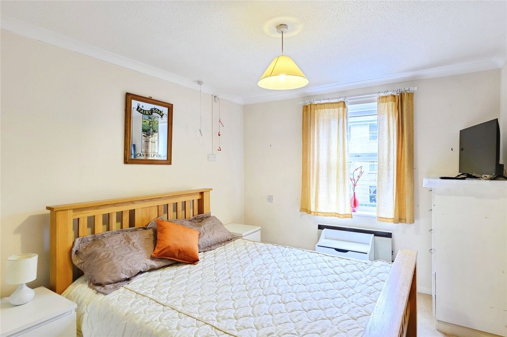 Property photo 3 of 9 Bedroom