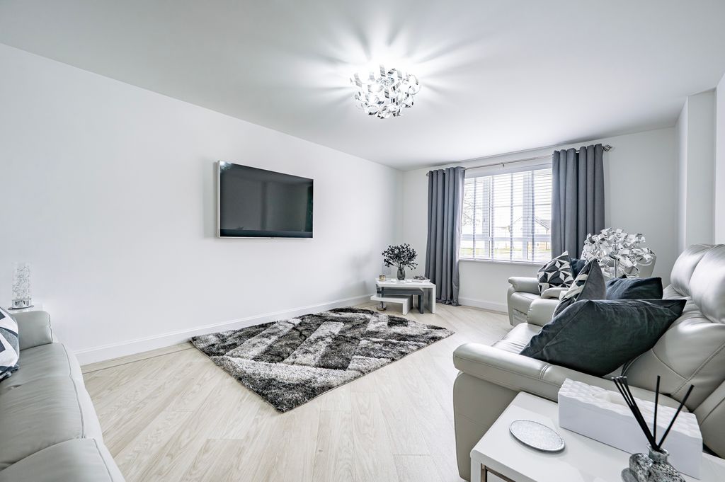 Property photo 2 of 46