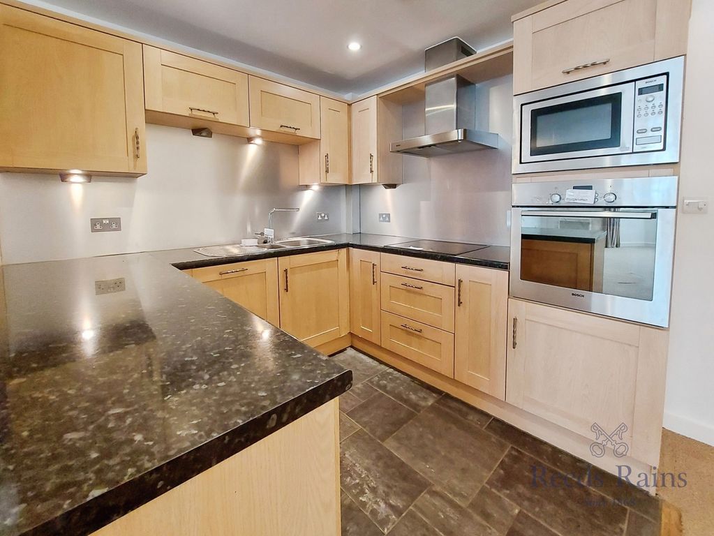 Property photo 2 of 14 Kitchen