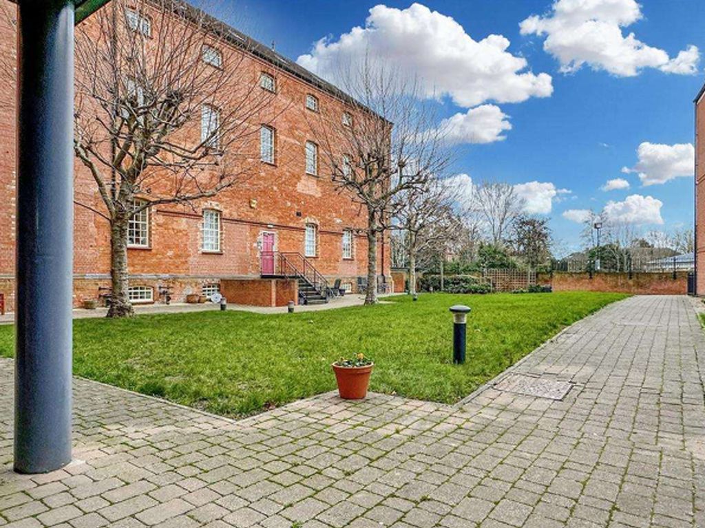 Property photo 1 of 5