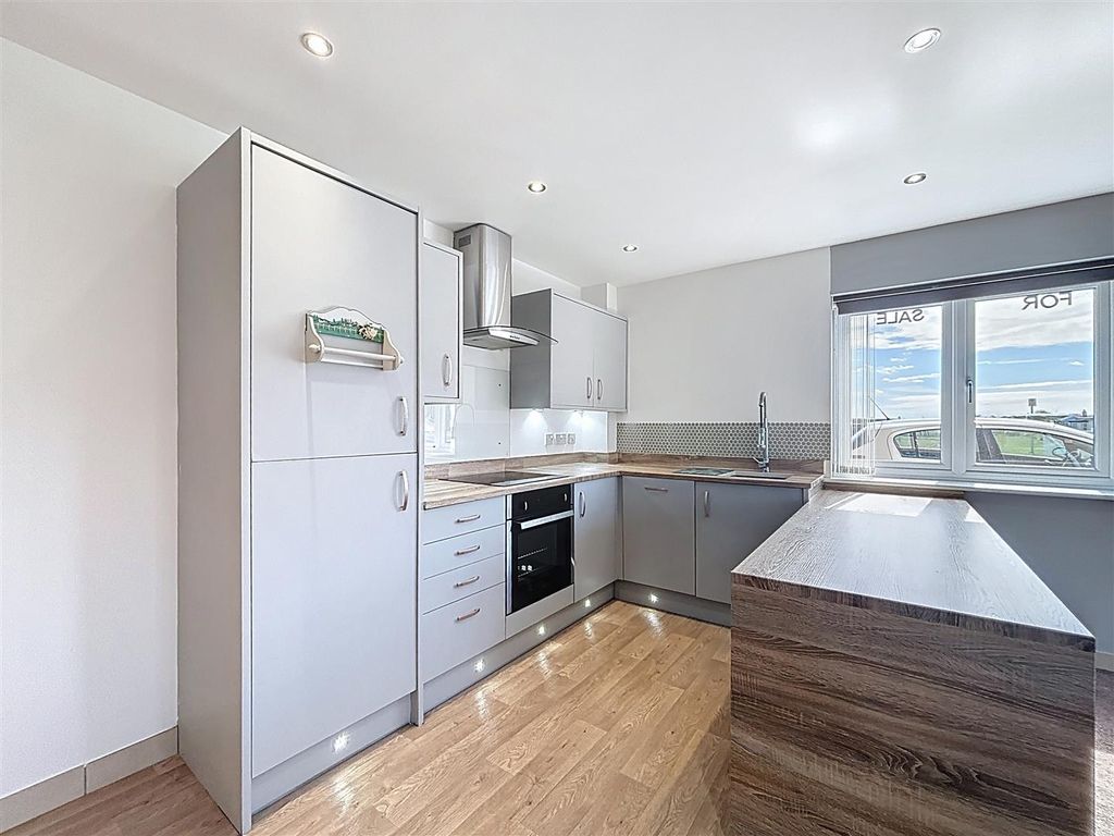 Property photo 3 of 14 Kitchen Lounge Diner