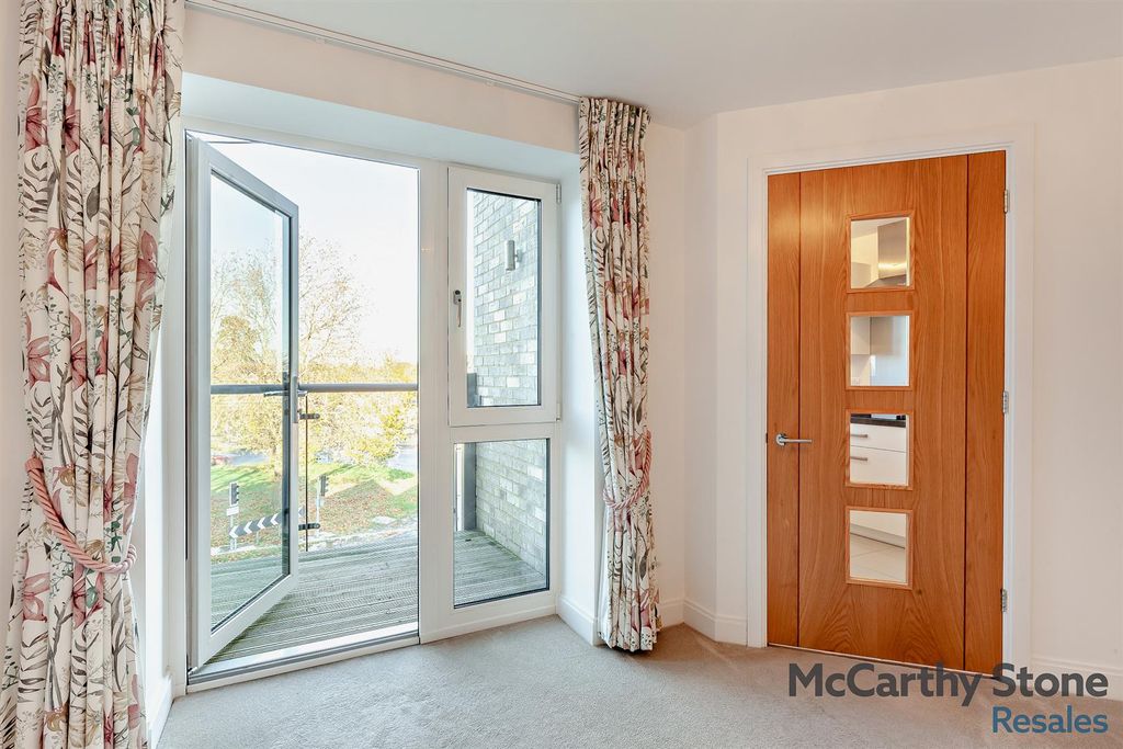 Property photo 1 of 15 8671947-Interior05-800.Jpg