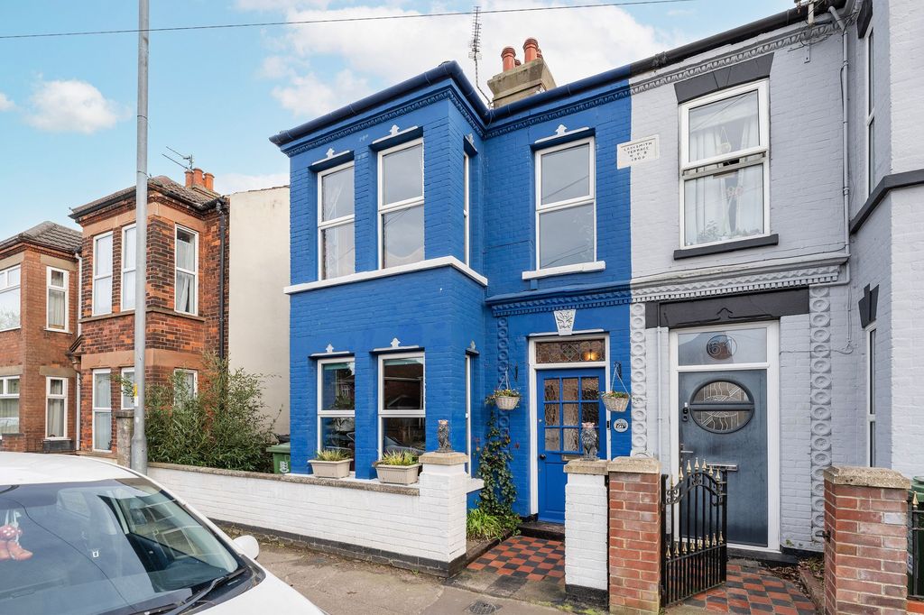 Property photo 1 of 18