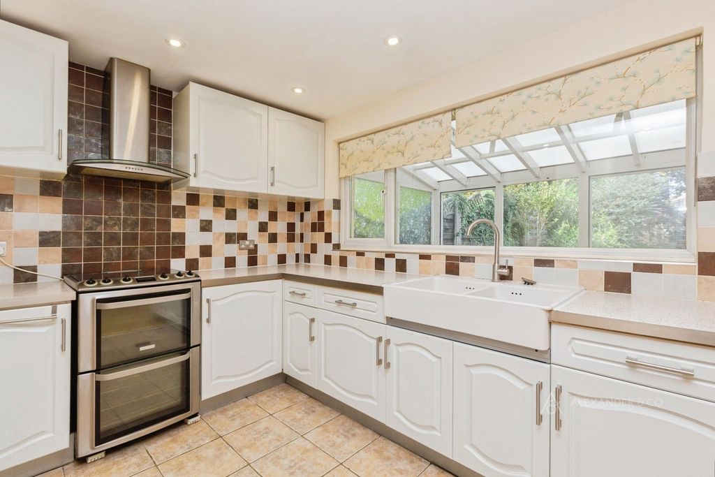 Property photo 2 of 16 Pbox-Img.Jpg