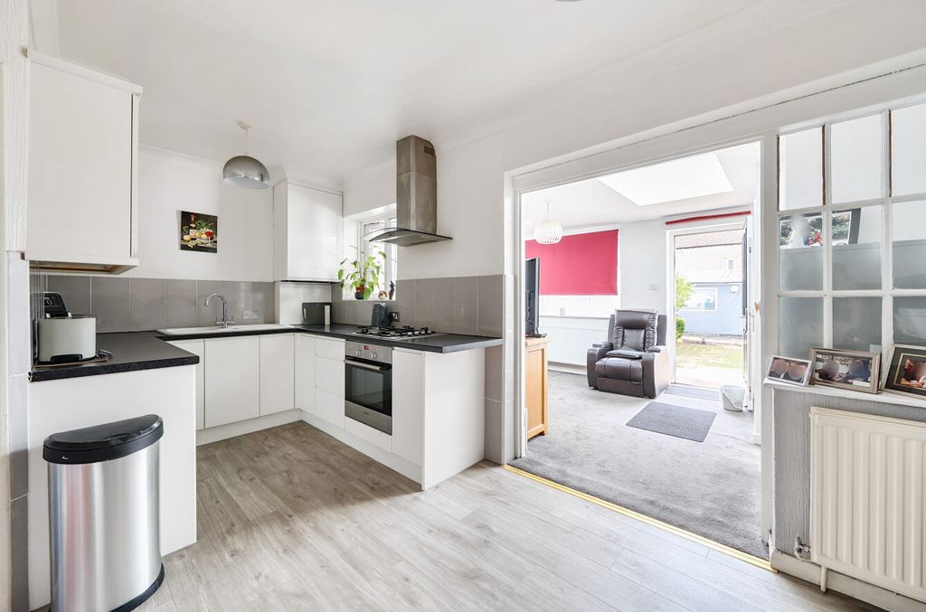 Property photo 2 of 18 1324138-7-686Ea52A4974d