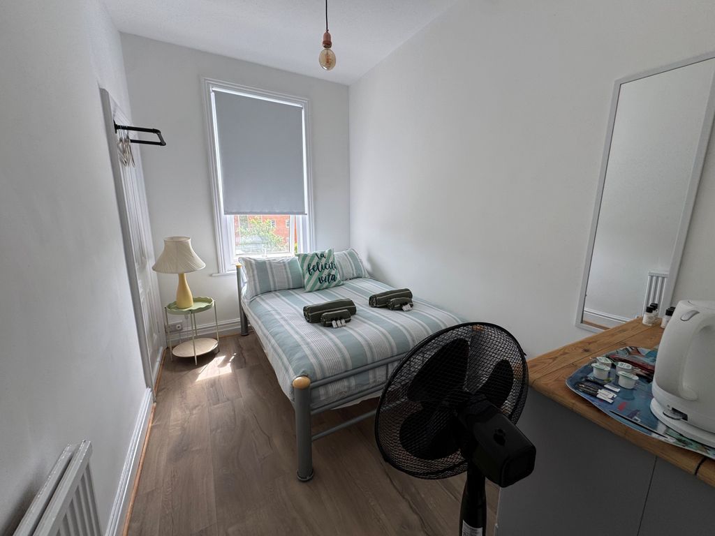 Property photo 2 of 5 Bedroom 1