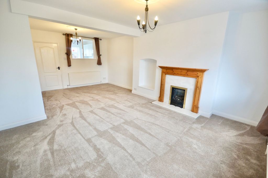Property photo 2 of 25