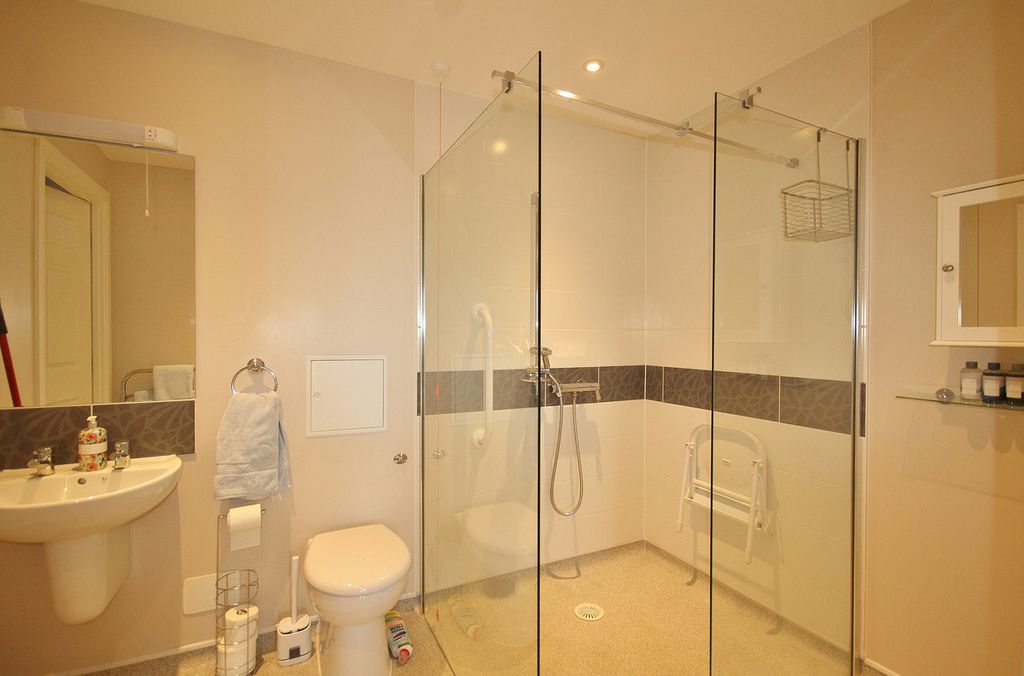 Additional image 9 of 2 bed flat for saleFernleigh, Witney OX28