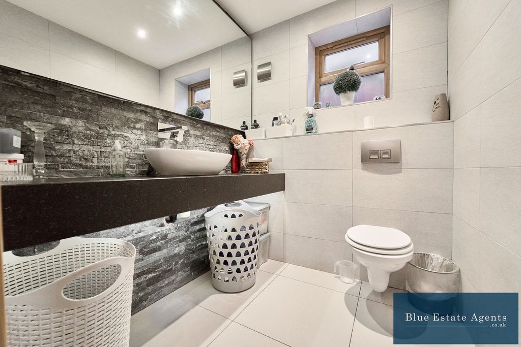 Property photo 3 of 20 Shower &amp; WC Suite