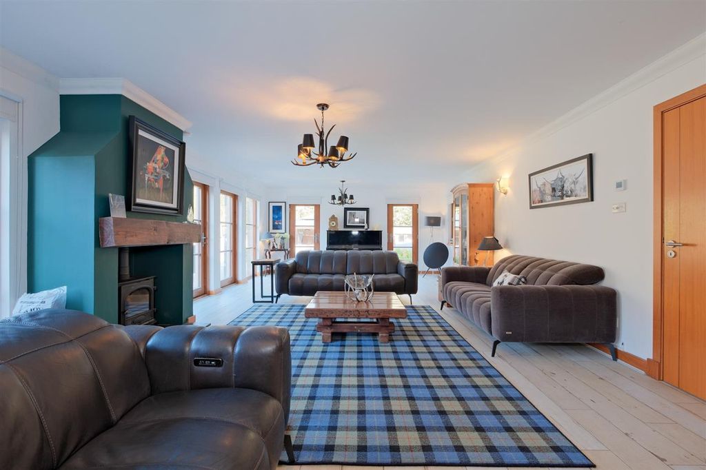 Property photo 3 of 33