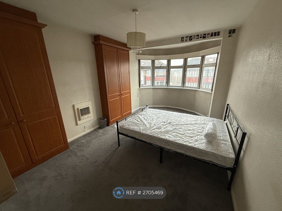 Property photo 2 of 13 Bedroom 1