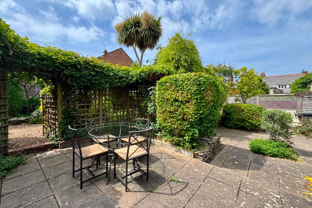 Property photo 3 of 16 Garden