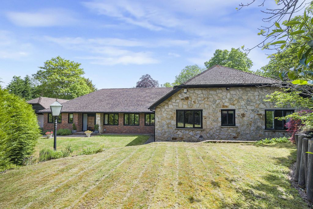 Property photo 1 of 17 Front (Exterior)