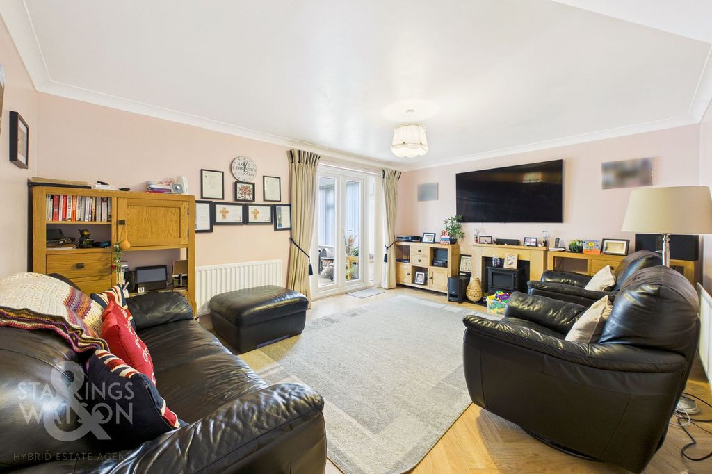 Property photo 2 of 32