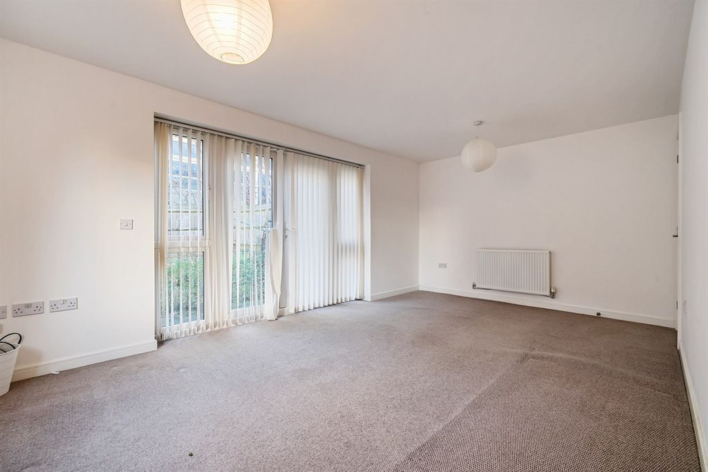 Property photo 3 of 11 Living Room