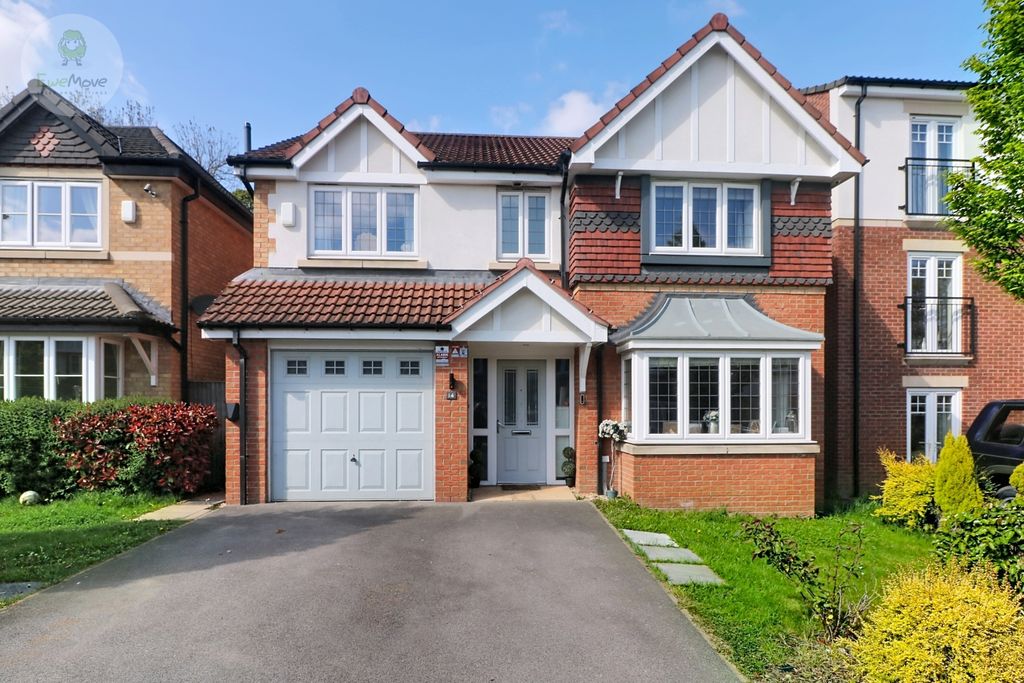 4 bed detached house for salePark View Court, Cleckheaton, West Yorkshire BD19