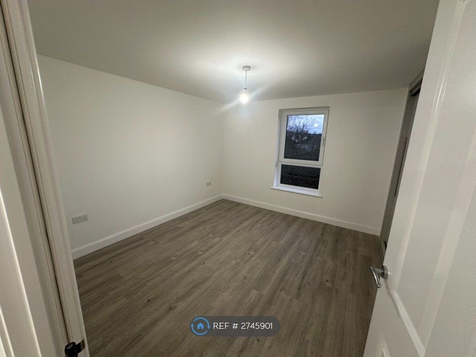 Property photo 2 of 12 Double Bedroom