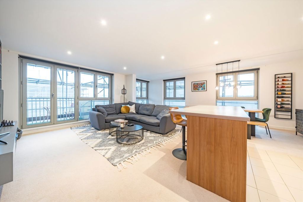 Property photo 3 of 7