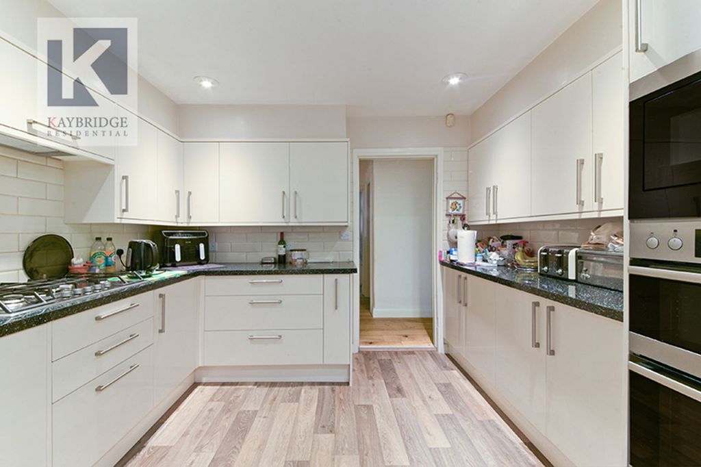 Property photo 2 of 17 Salisbury Road, Worcester Park