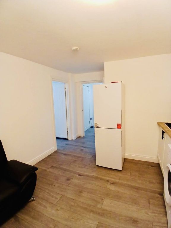Property photo 1 of 10 2 Bed Flat To Rent Kilburn High Road, London Nw6 4Jd