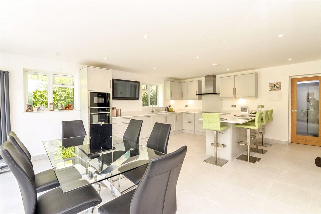 Property photo 2 of 25 Picture No. 32